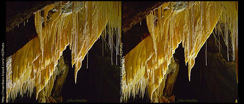Stereo1.jpg (72508 bytes) Half size stereo image of Komrad Cave